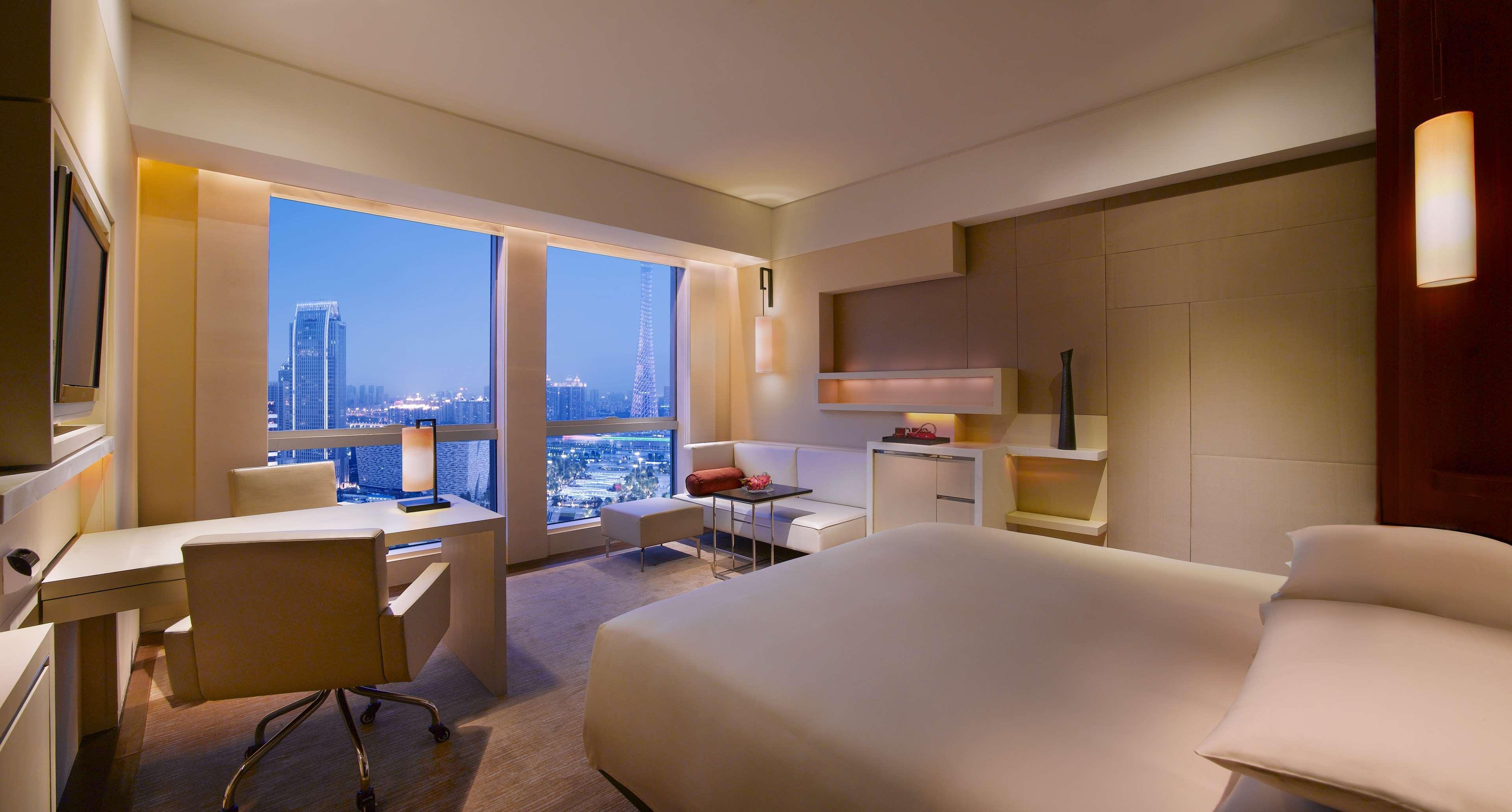 Отель Grand Hyatt Гуанчжоу Экстерьер фото