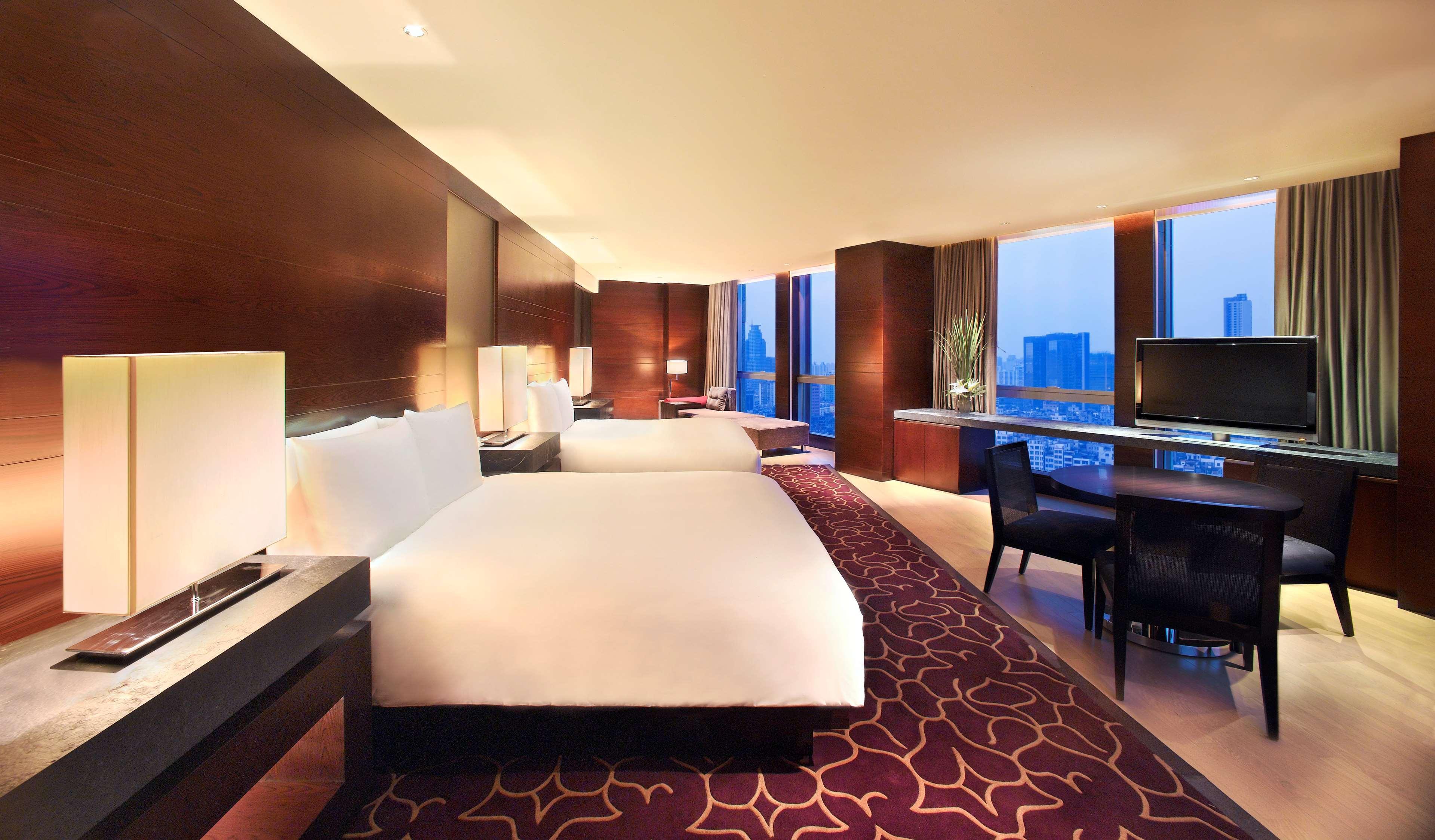 Отель Grand Hyatt Гуанчжоу Экстерьер фото